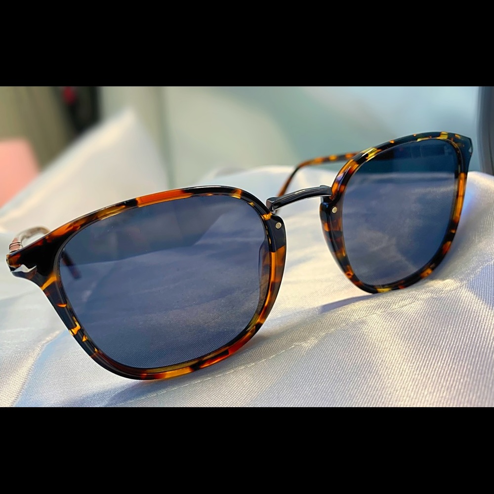 Person Sunglasses - Polarized- Tortoise Shell